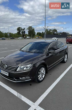 Седан Volkswagen Passat 2013 в Києві