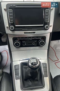 Універсал Volkswagen Passat 2010 в 