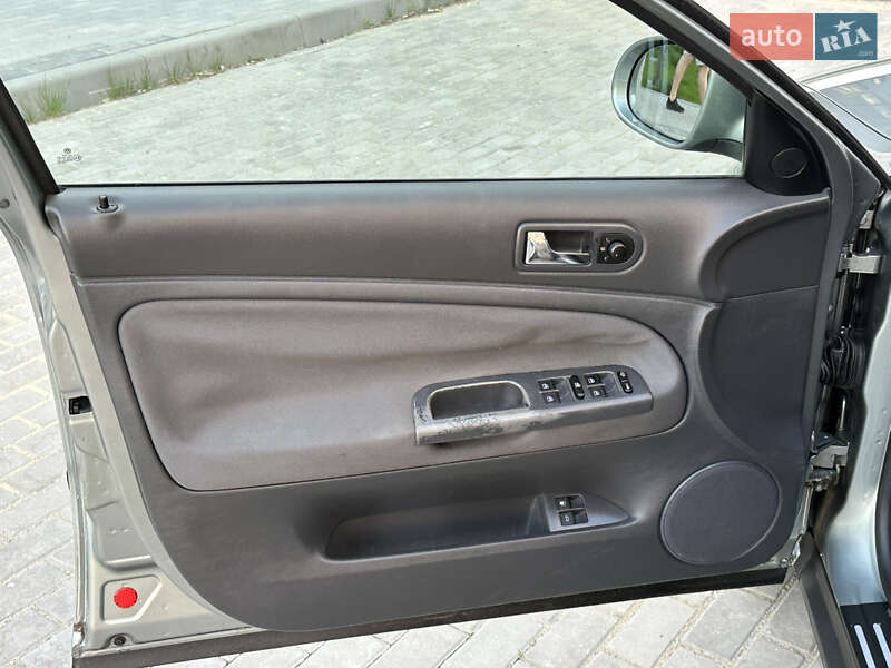 Седан Volkswagen Passat 2004 в Вінниці