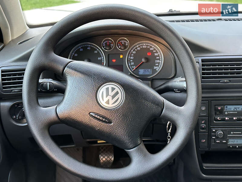 Седан Volkswagen Passat 2004 в Вінниці