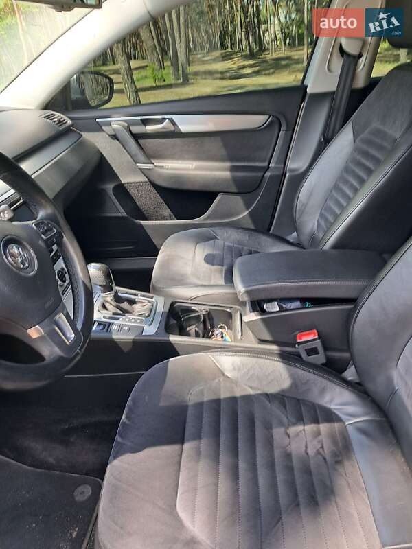 Седан Volkswagen Passat 2012 в Дніпрі
