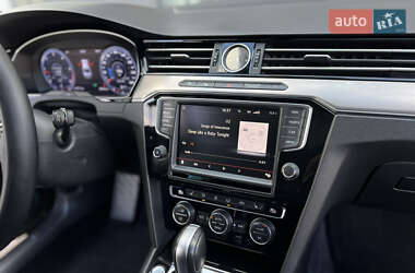 Седан Volkswagen Passat 2016 в 