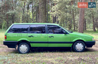 Універсал Volkswagen Passat 1990 в 