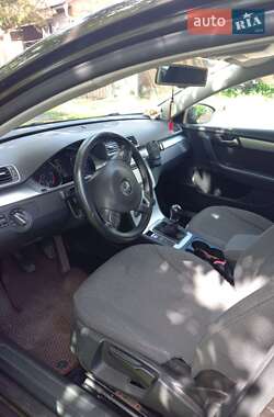 Універсал Volkswagen Passat 2012 в 