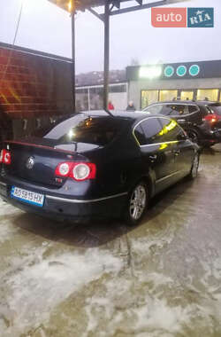 Седан Volkswagen Passat 2006 в Лазещині
