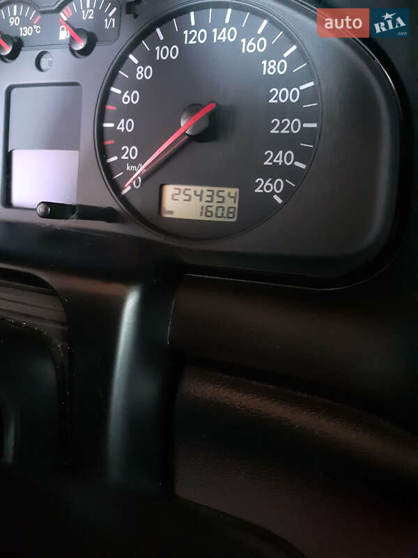 Универсал Volkswagen Passat 1999 в Рени