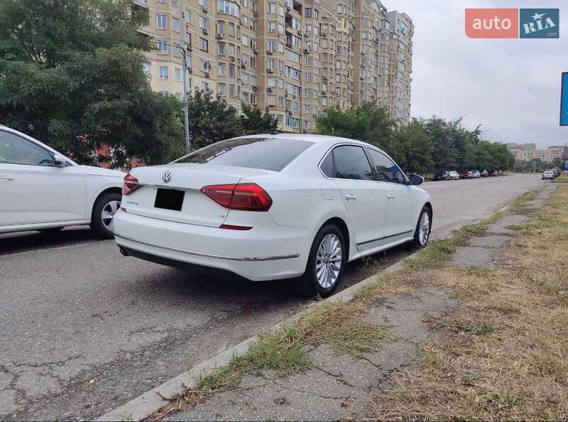 Седан Volkswagen Passat 2016 в Киеве