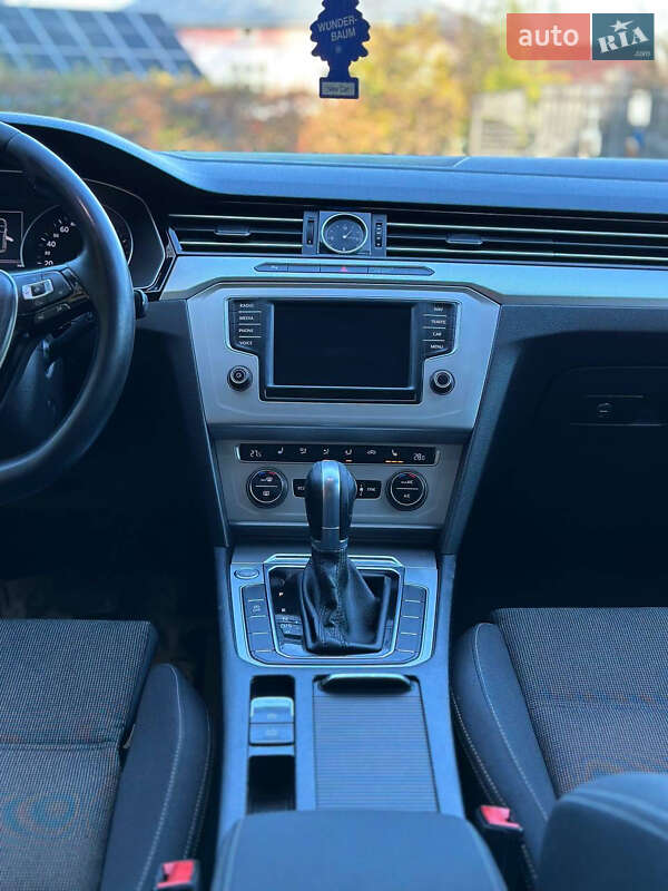 Універсал Volkswagen Passat 2015 в Харкові