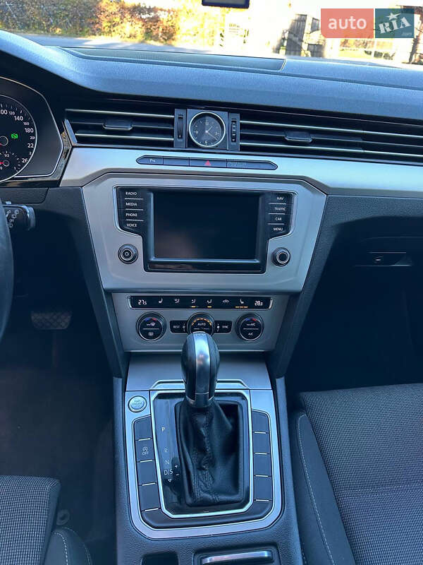 Універсал Volkswagen Passat 2015 в Харкові