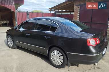 Седан Volkswagen Passat 2005 в 