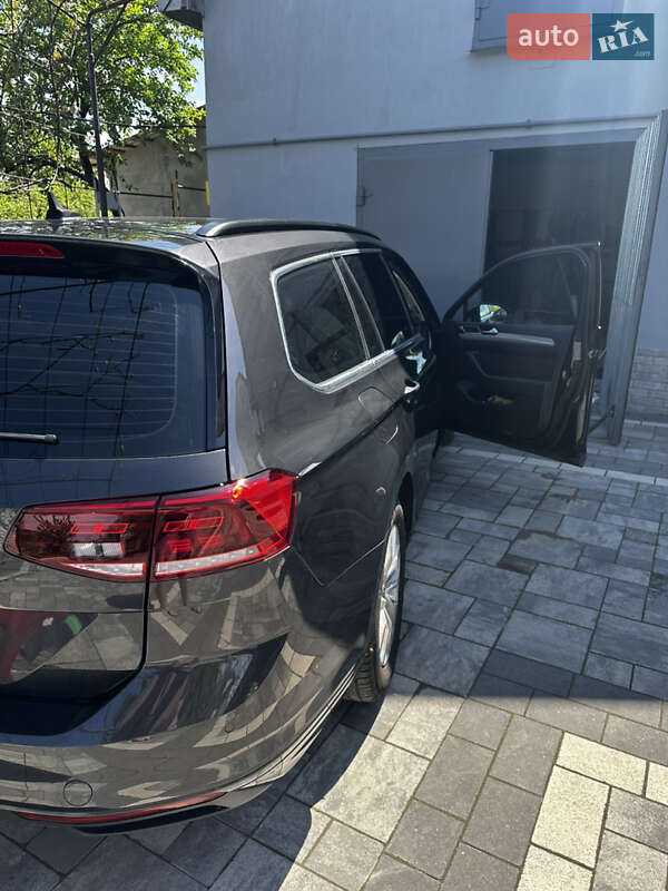 Универсал Volkswagen Passat 2021 в Львове