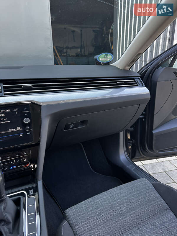 Универсал Volkswagen Passat 2021 в Львове