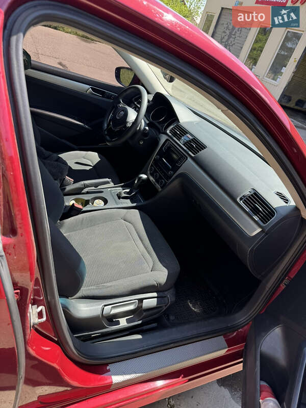 Седан Volkswagen Passat 2015 в Кривом Роге