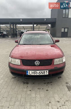 Універсал Volkswagen Passat 1998 в 