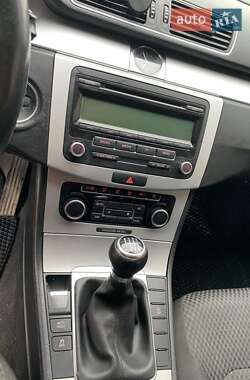 Універсал Volkswagen Passat 2011 в 