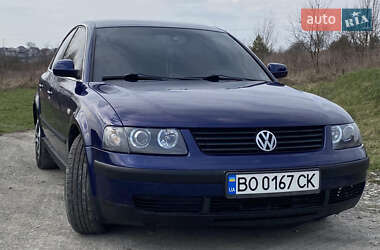 Седан Volkswagen Passat 2000 в Борщеве