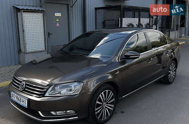 Седан Volkswagen Passat 2013 в Ужгороде