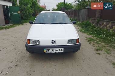 Седан Volkswagen Passat 1993 в Рівному