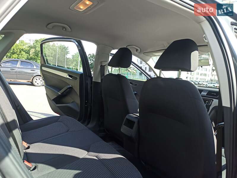 Седан Volkswagen Passat 2017 в Харкові