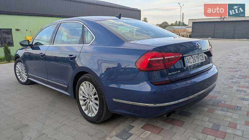 Седан Volkswagen Passat 2016 в Луцке
