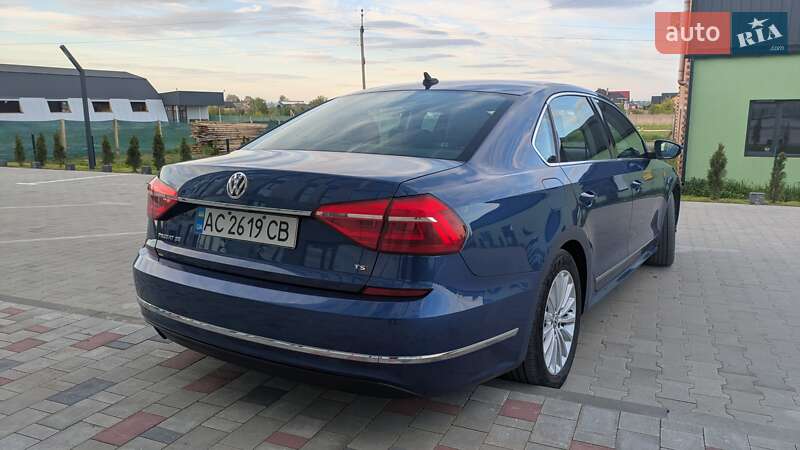 Седан Volkswagen Passat 2016 в Луцке