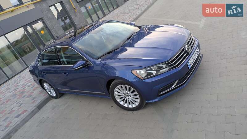 Седан Volkswagen Passat 2016 в Луцке