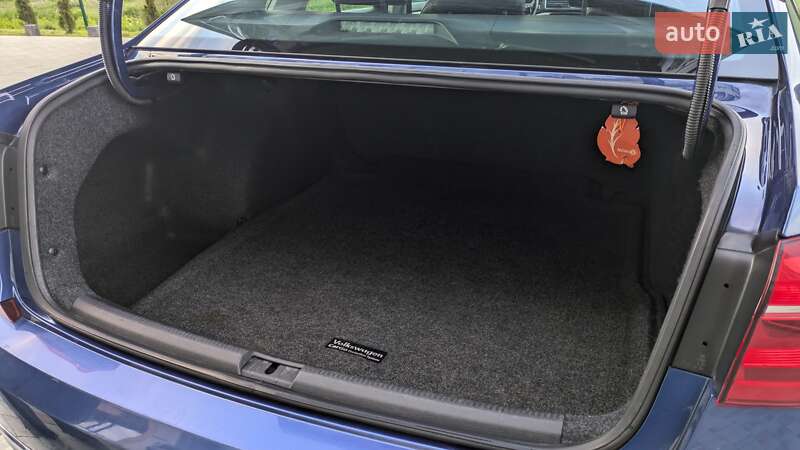 Седан Volkswagen Passat 2016 в Луцке