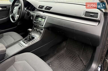Універсал Volkswagen Passat 2012 в 