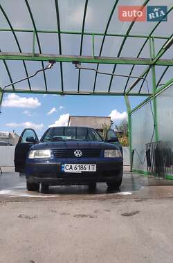Седан Volkswagen Passat 1998 в 
