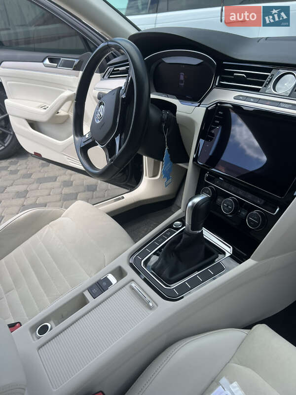 Седан Volkswagen Passat 2018 в Нижней Апше