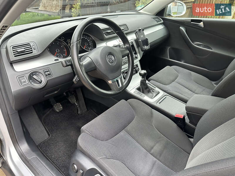 Універсал Volkswagen Passat 2010 в Вінниці