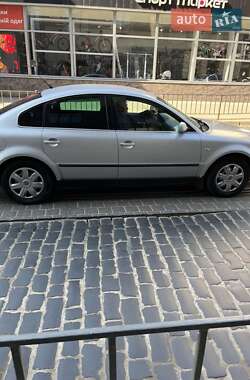 Седан Volkswagen Passat 2002 в Львові