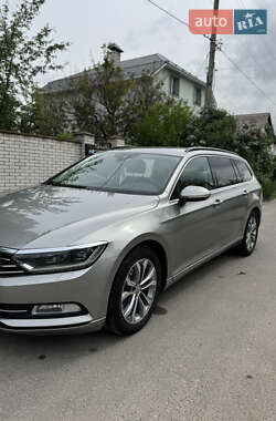 Универсал Volkswagen Passat 2016 в Вишневом