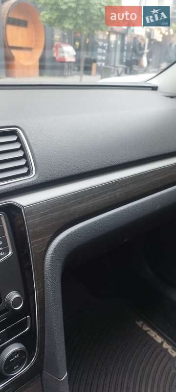 Седан Volkswagen Passat 2018 в Ивано-Франковске