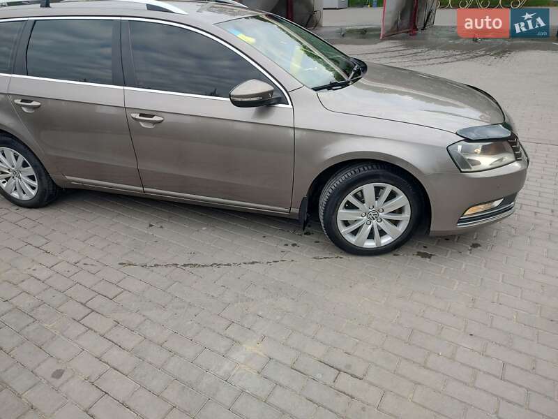 Универсал Volkswagen Passat 2011 в Ровно