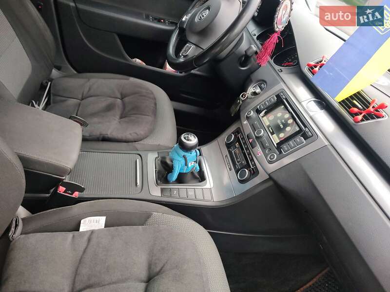 Универсал Volkswagen Passat 2011 в Ровно