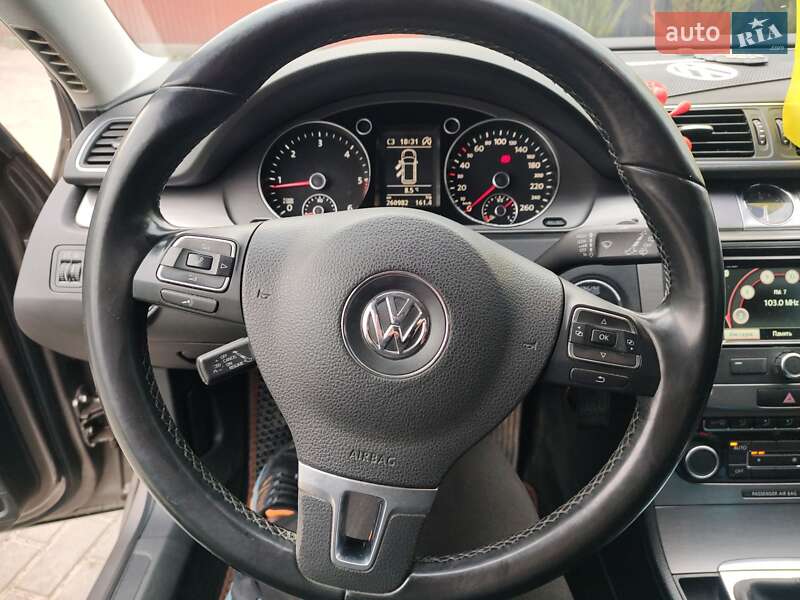 Универсал Volkswagen Passat 2011 в Ровно