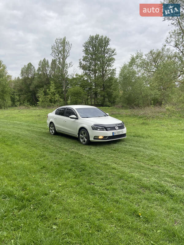 Седан Volkswagen Passat 2011 в Тернополі