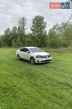 Седан Volkswagen Passat 2011 в 
