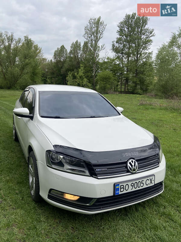 Седан Volkswagen Passat 2011 в Тернополі
