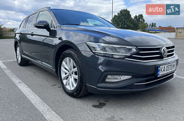 Универсал Volkswagen Passat 2020 в Киеве