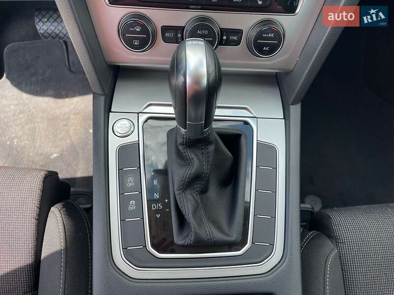 Універсал Volkswagen Passat 2016 в Ужгороді