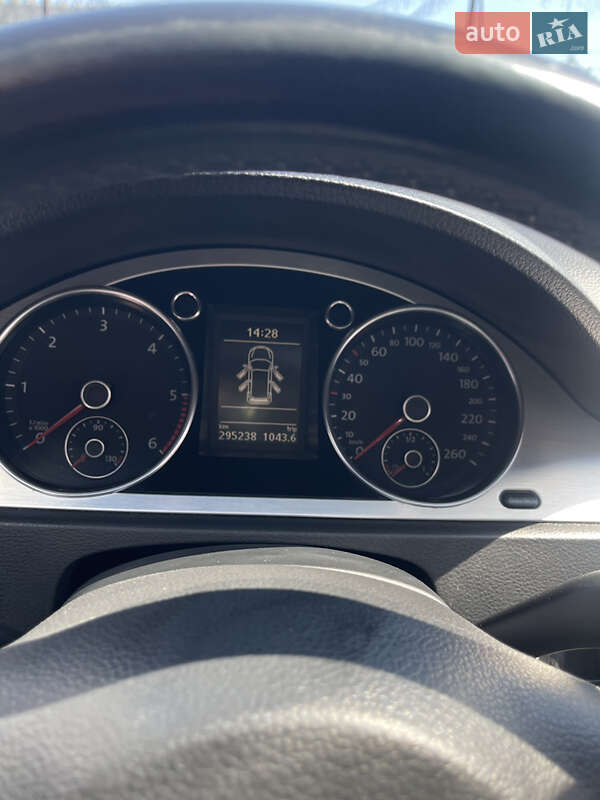 Универсал Volkswagen Passat 2010 в Кременчуге