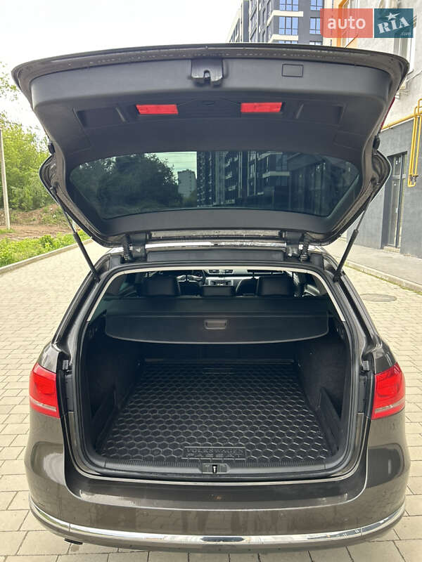 Универсал Volkswagen Passat 2013 в Ивано-Франковске