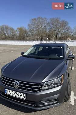Седан Volkswagen Passat 2016 в Киеве