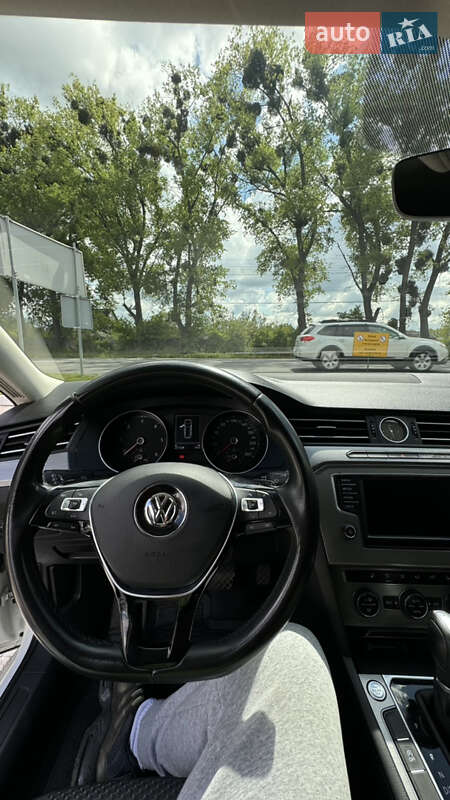 Универсал Volkswagen Passat 2016 в Киеве