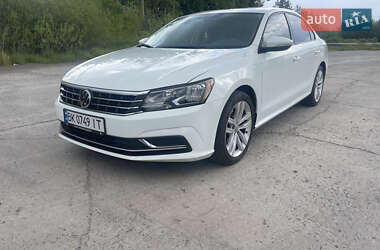 Седан Volkswagen Passat 2018 в Ровно