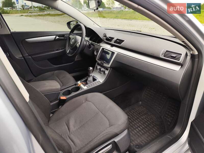 Универсал Volkswagen Passat 2012 в Львове