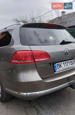 Універсал Volkswagen Passat 2011 в Сарнах