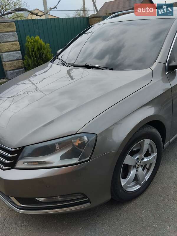 Универсал Volkswagen Passat 2011 в Сарнах